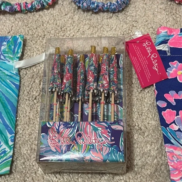 ✨FINAL HR TO BUY✨ Lilly Pulitzer Bundle Scrunchies Dust Bags Drink Umbrellas GWP - Picture 8 of 8